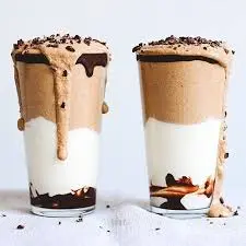 [Y] CHOCOVANILLA MILKSHAKE